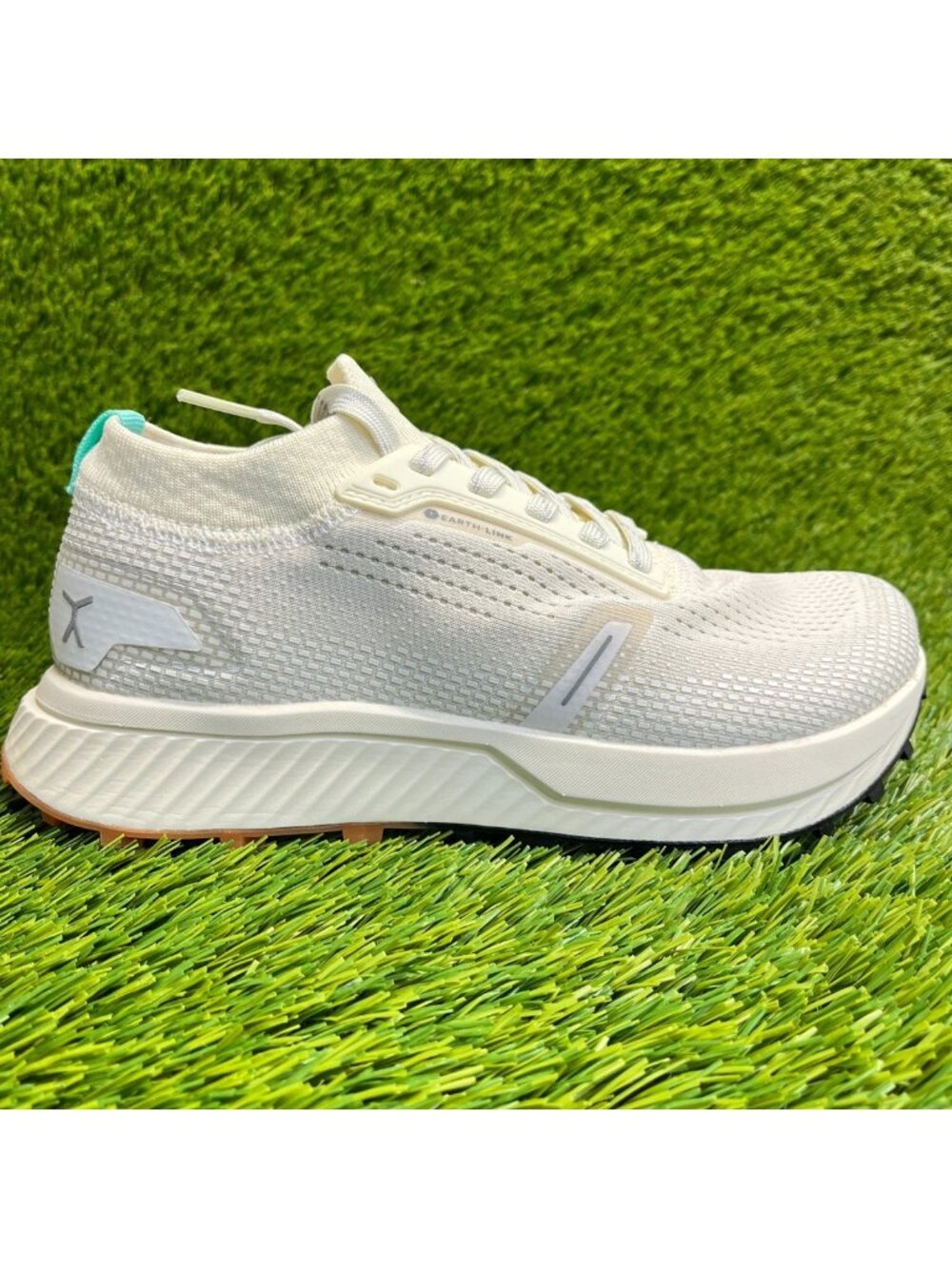 Flux Footwear Adapt Trail Runner White Womens Size 7 Athletic Running Knit Shoes
